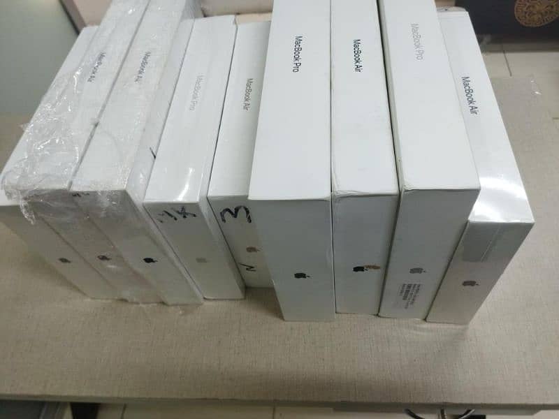 Apple MacBook Air 13inch 8C CPU 8C GPU 8GB RAM 256SSD MLY33 MIDNIGHT