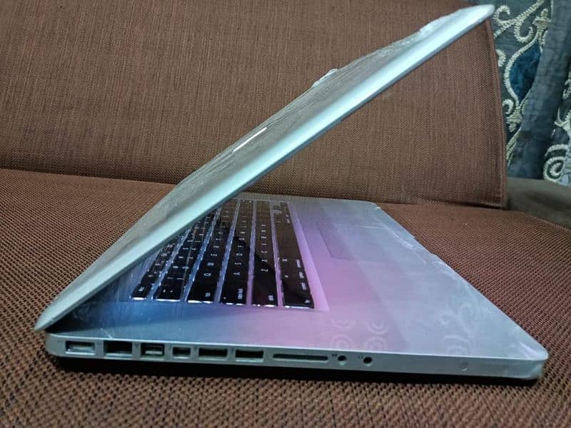 2012 ha. 15 inch display.  16 gb ram.  500 hard. Graphic card ha 2 gb.