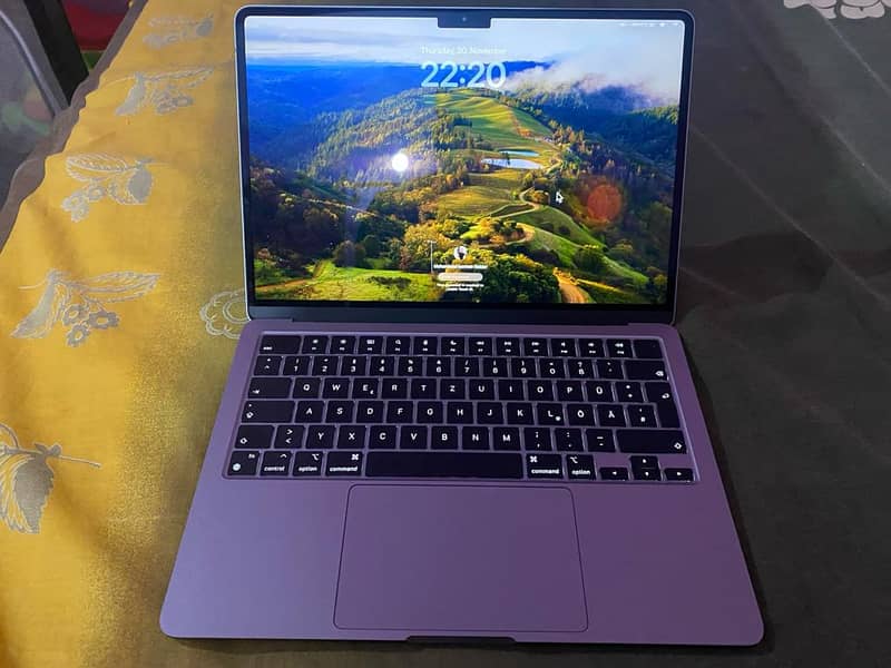 Apple Mac book Air 2022