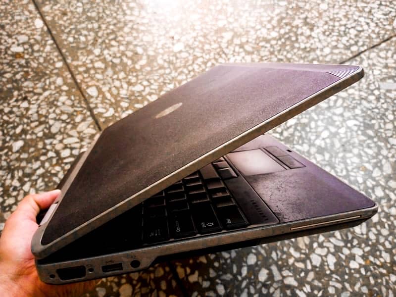 Brand : Dell i5 3 generation, 4 gb ram