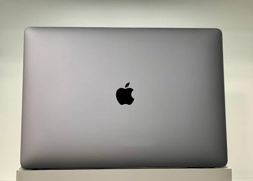 MacBook Pro 2019 / CoreI7 32/256 15inch