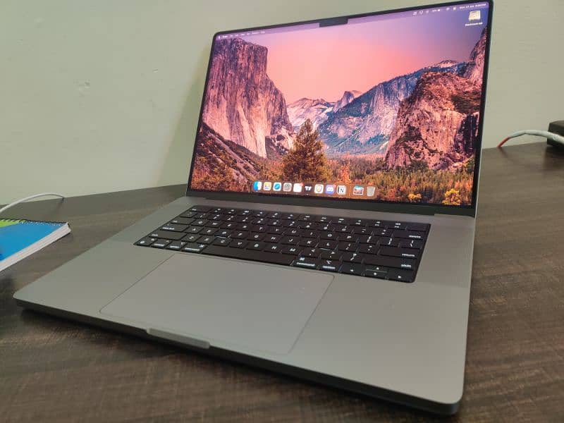 Macbook M1 Max 32GB/1TB Reasonable Price 12 Cycles only