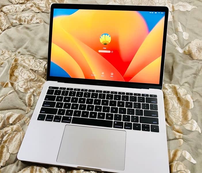 Apple MacBook PRO Core i5 13.3 Inches Retina Display NEW Condition