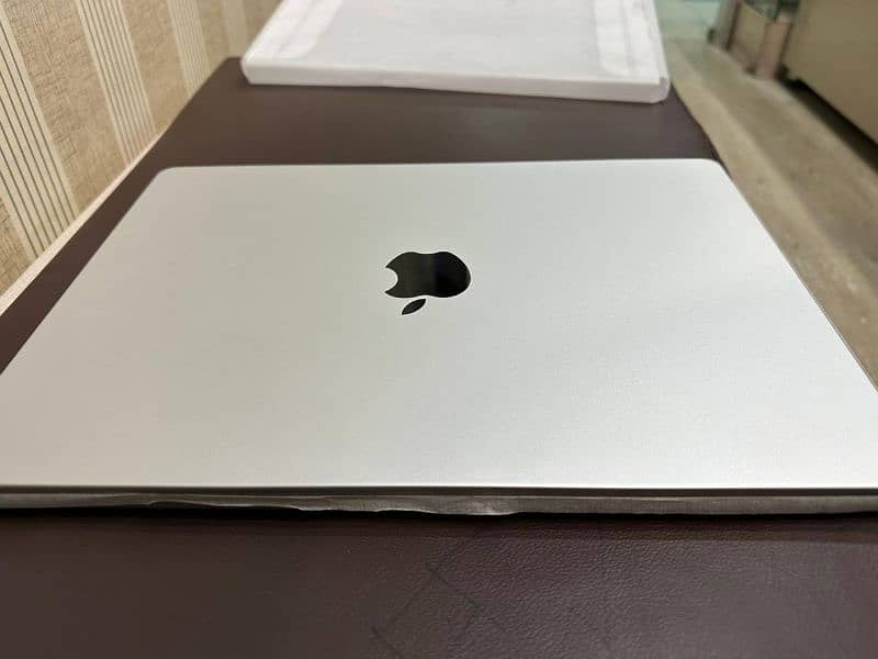 macbook pro M2 MAX 32/1TB non active