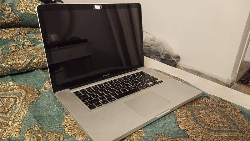 MAC book pro i7 2011 12 gb RAM 120gb SSD