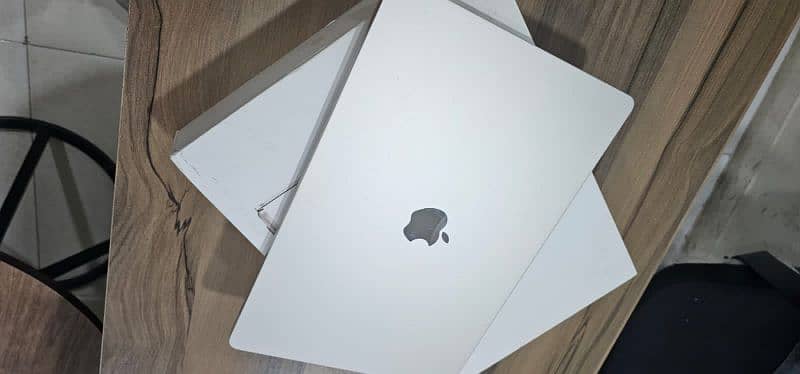 MacBook//Air M2 chip 15 inch//my WhatsApp 03261416676