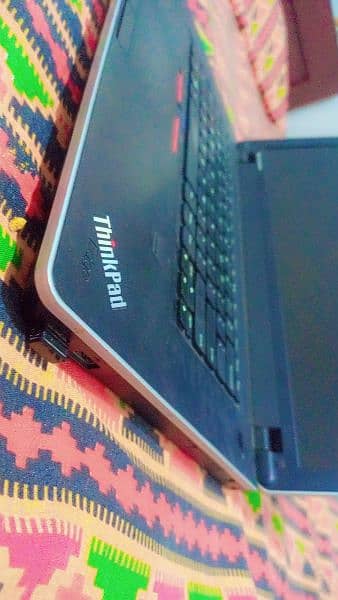 Lenovo Thinkpad Edge core i3 m370 4 GB with new battery