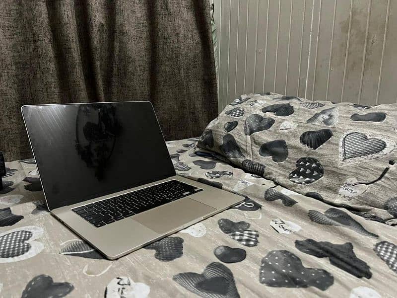 Macbook Air M2 15 inch 2023