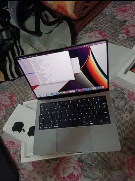 Apple MacBook Pro M1 Apple MacBook air M1 My WhatsApp O322,O515,O47