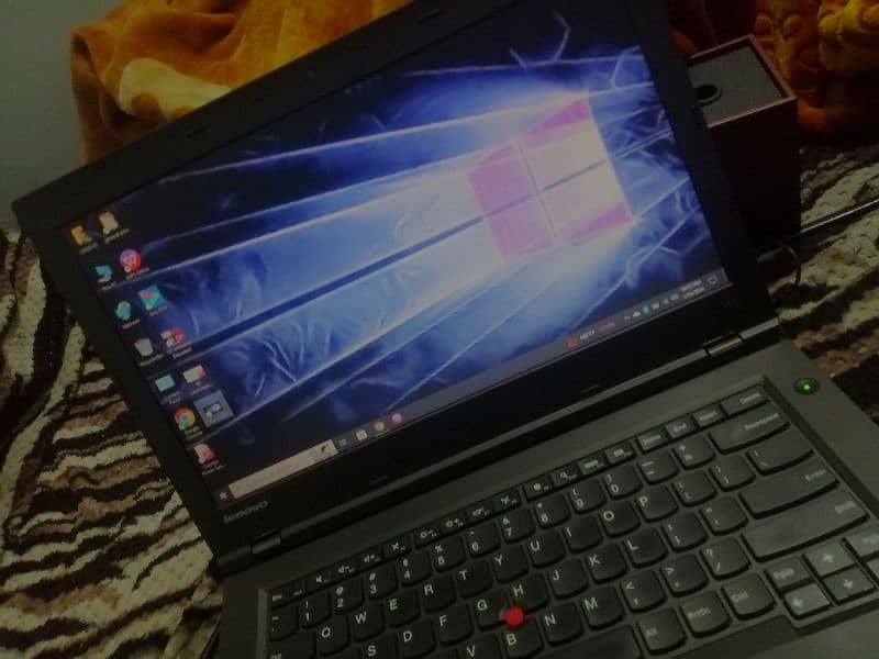 Lenovo Toshiba laptop.  contact through wattsapp also 03142628626