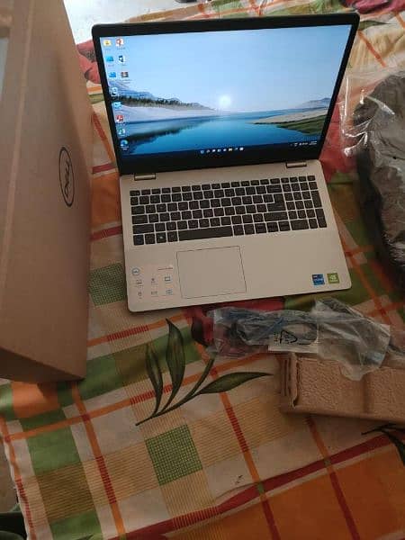 Dell laptops core i7 ( ssd - hard) condition perfect ( hp i5 apple )