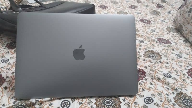 Macbook Pro 2020 13.3 Imches with Touch Bar