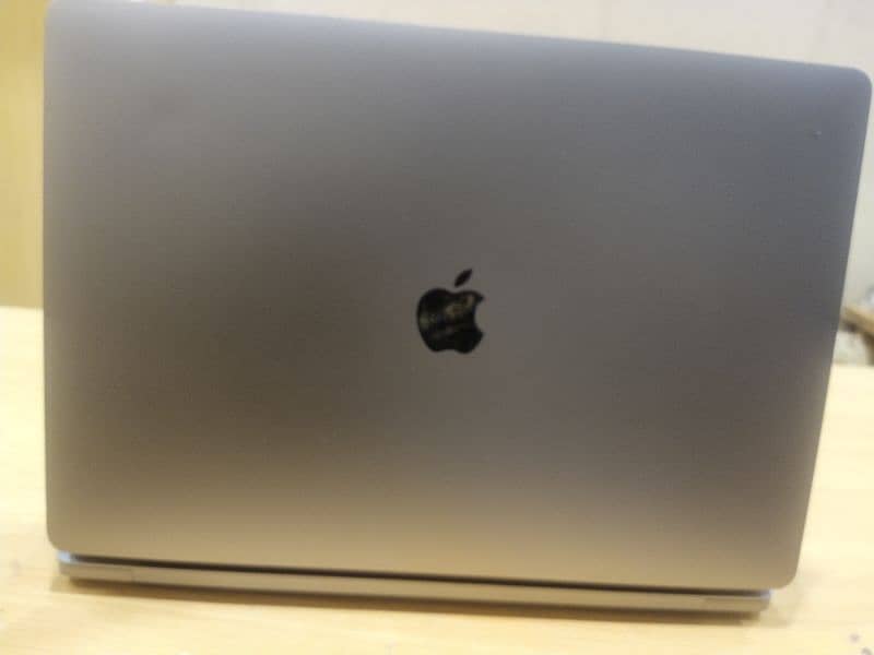 MacBook pro 2019(16 inch i9 processor)