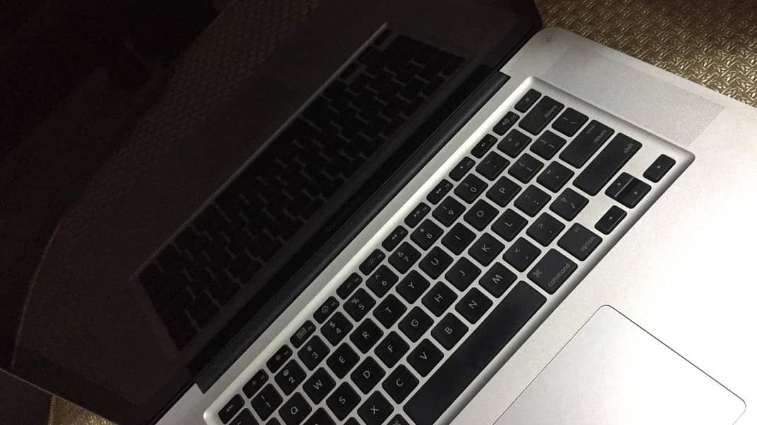 MacBook Pro (15-inch) i7 2nd Gen 8/256