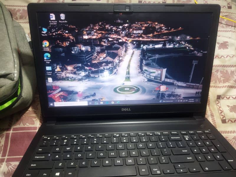 Dell. Fresh Laptop. 8GB Ram. 180GB SSD. windows 10pro. . 10/10