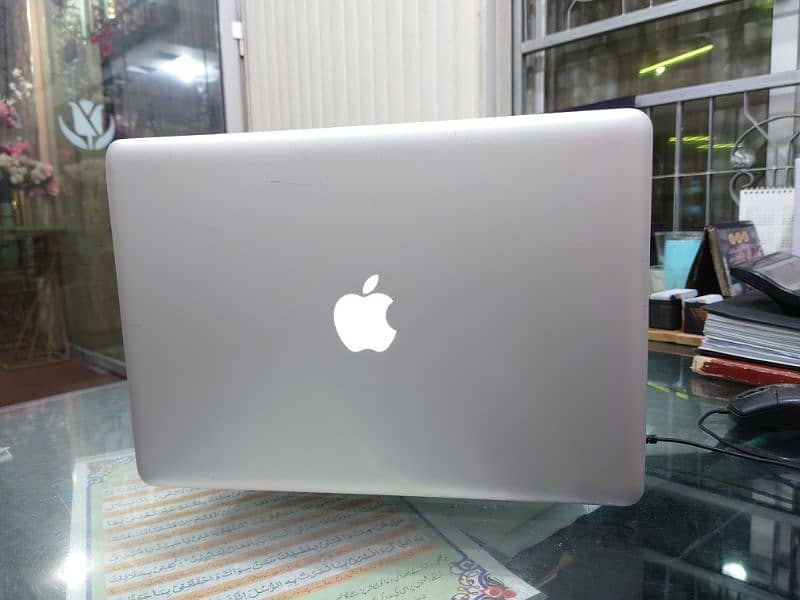 MacBook pro. I5