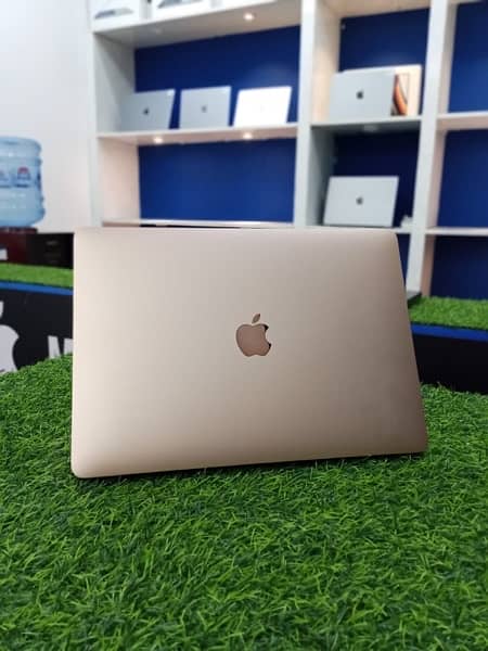 Macbook Air M1 Gold Grey less cycles