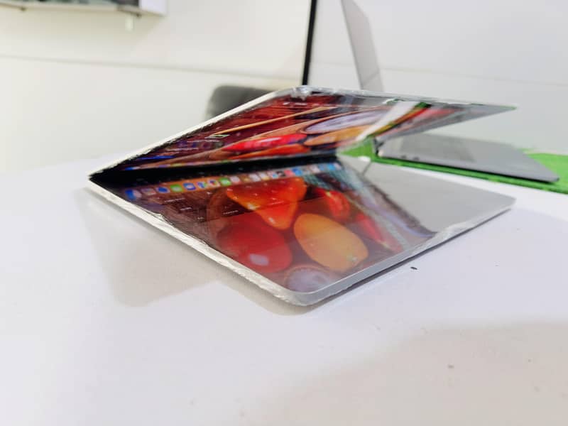 Apple Macbook Pro 2017 space Gray Good conditon