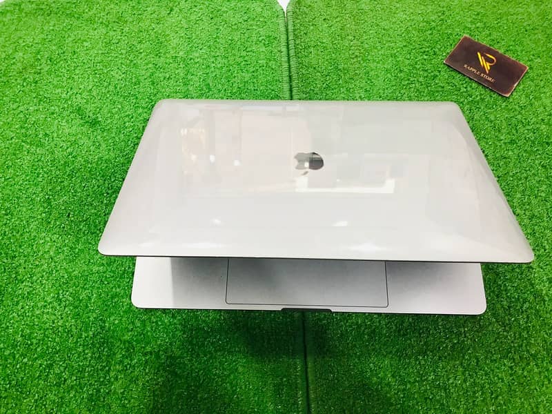 Apple MacBook Pro 2018 Ci7 15'' Retina   likes New Conditon