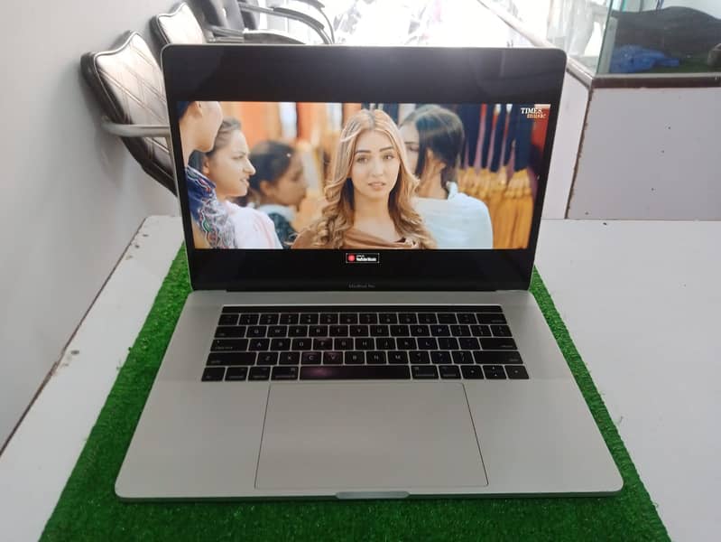 Apple Macbook Pro Core i7. Good Condition 2017