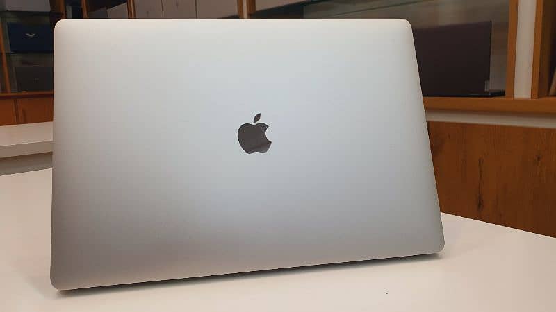 APPLE MACBOOK PRO 2019 CORE I7 32GB RAM 256GB SSD 4GB GRAHIC CARD