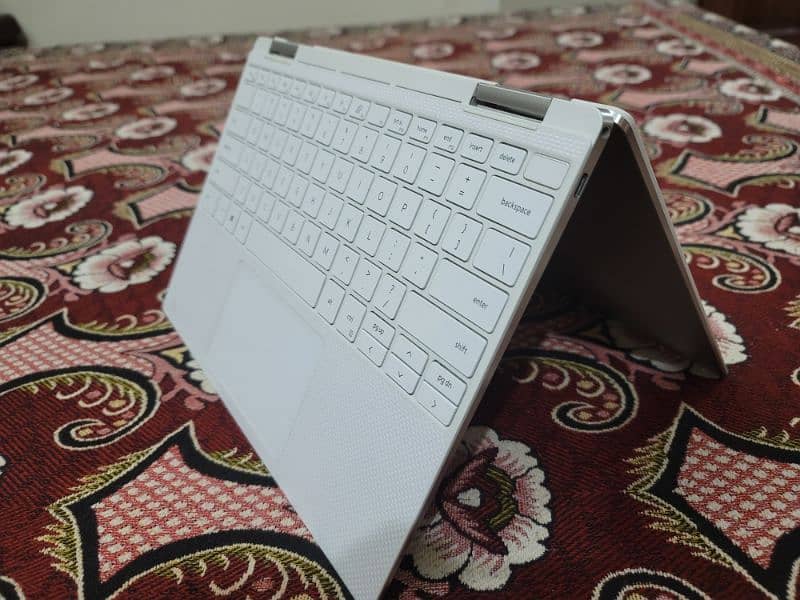 Dell XPS 13 7390 2 in 1 4k - i7 10th 32gb ram - Touch screen