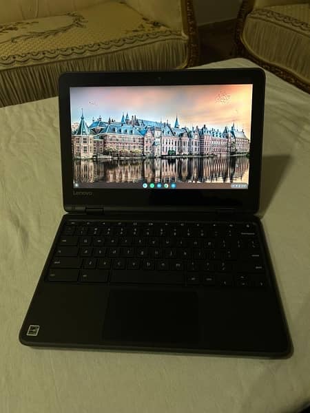 Lenovo 300e Chromebook 360 rotatable touchscreen 4/32gb