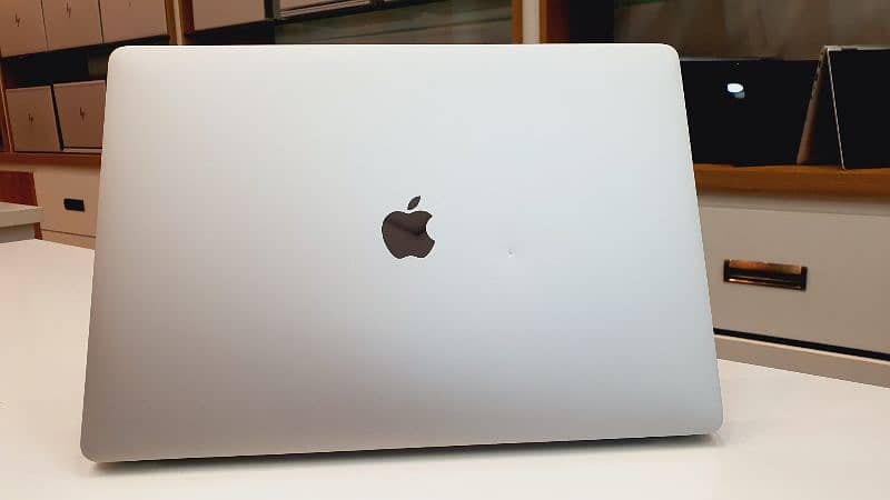 APPLE MACBOOK PRO 2019 CORE I7 32GB RAM 512GB SSD 4GB GRAHIC CARD
