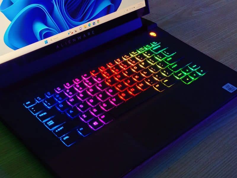 ALIENWARE M15 R3/RTX 2070 FULL/CORE I7 10750H/144HZ GAMING LAPTOP