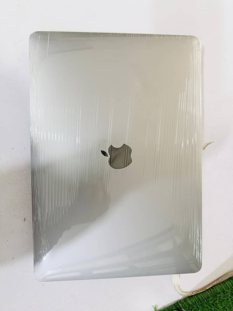 Apple Macbook Pro Core i7    16/256