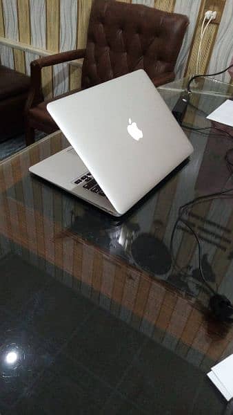 MacBook air model 2017 8gb ram 256ssd backlight keyboard