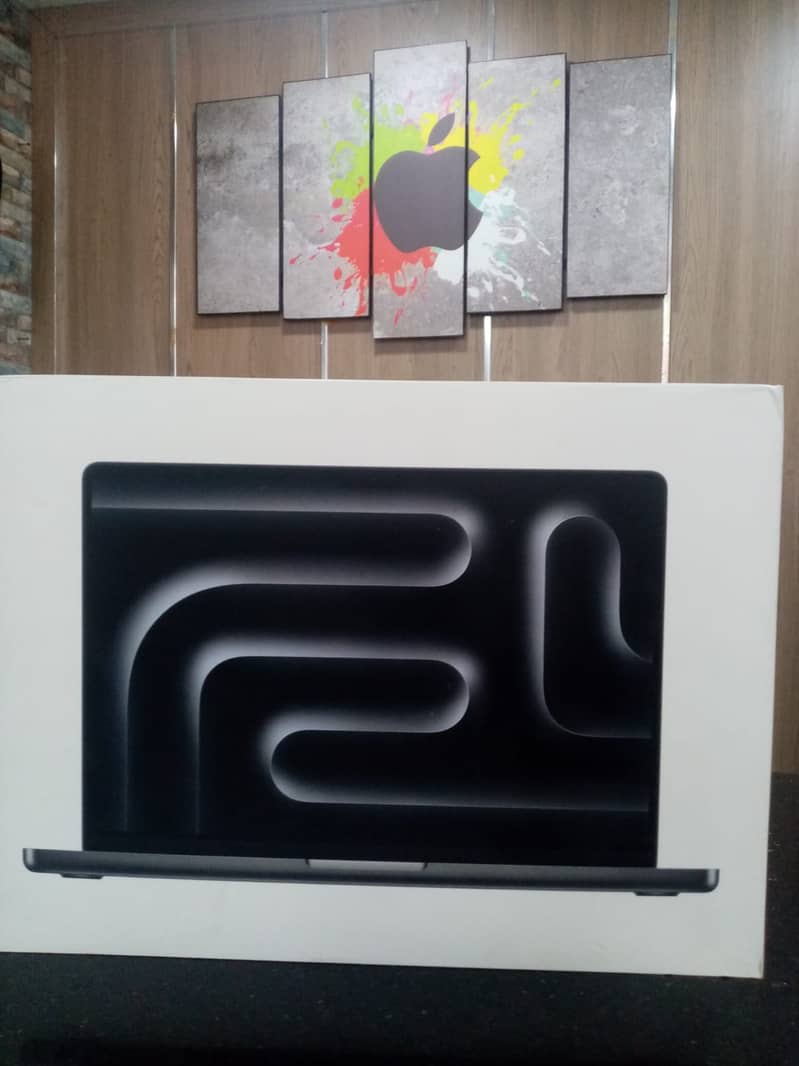 Macbook pro M3 14inches 8/512 non- active
