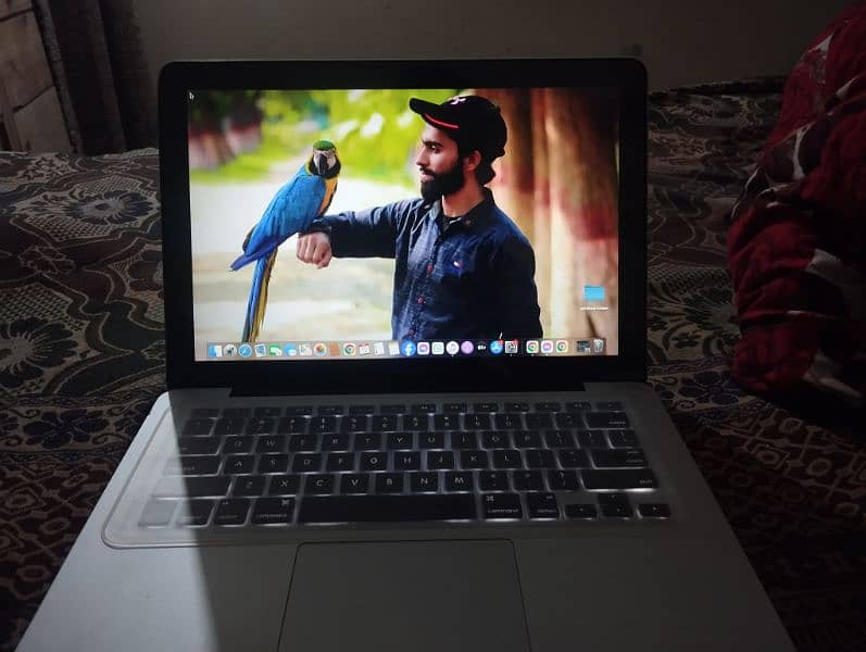 Apple MacBook Pro version 12 4gb ram 780gb hard