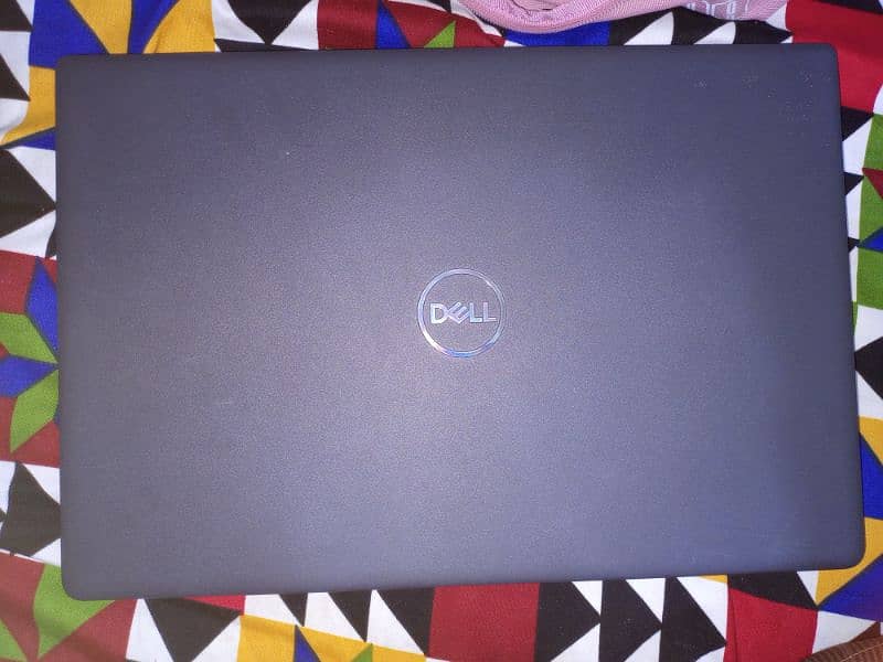 i m selling my awesome laptop