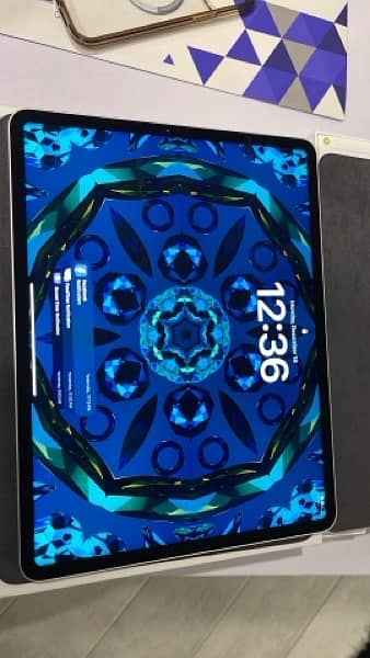 Macbook Pro 12.9 inch M2