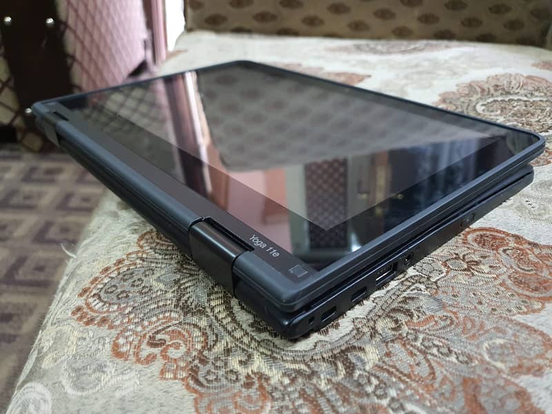 Lenovo yoga 11e Touch Laptop 7th gen
