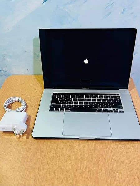 MacBook pro core i7 2019 Modle 0322*0926186