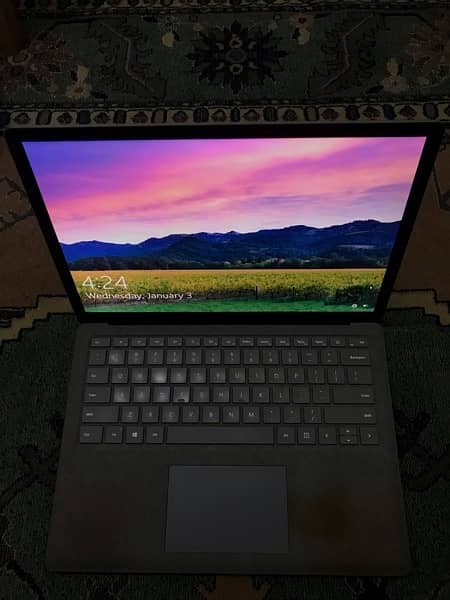 Laptop / Microsoft Surface Laptop
