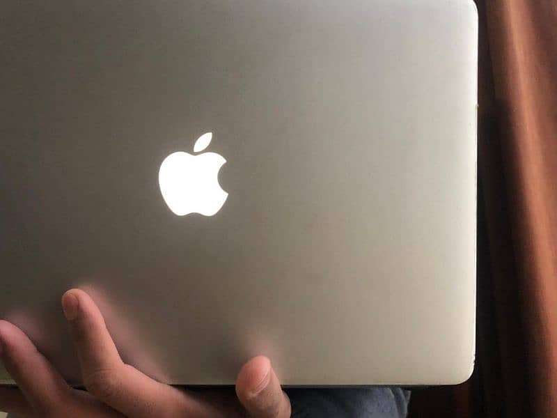 APPLE laptop