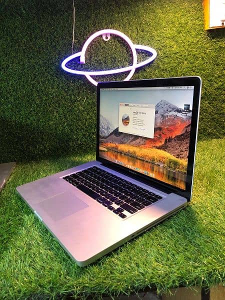 MacBook Pro 2012 i7 Quad core 15 inch Dual Graphics card Havy software