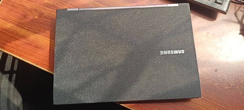 Samsung 600B core i5 3rd Generation graphic machine mint condition
