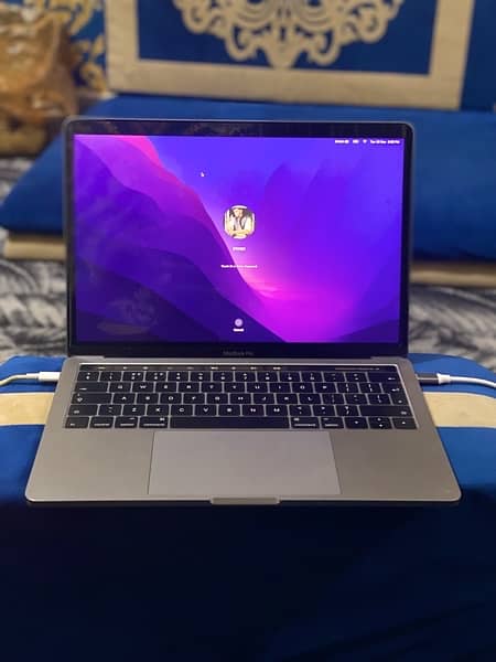 Macbook Pro Late 2016 with Touchbar '13 inch