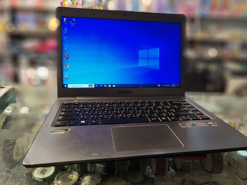 samsung laptop core i 5 altra slim for sale 80% conditions