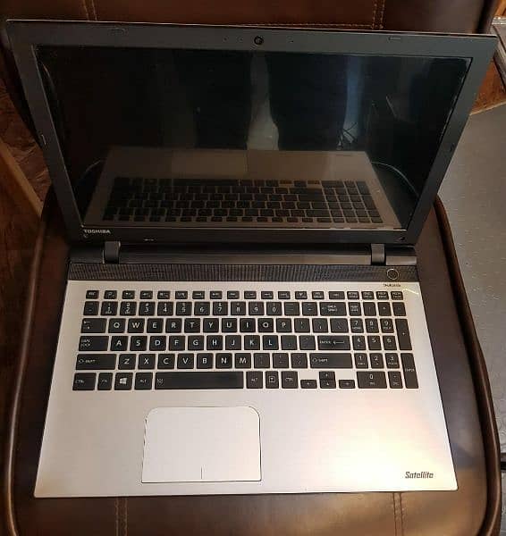 Golden Toshiba Satellite/8th Generation AMD, R6 Graphics/SkullCandy