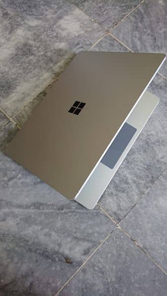Microsoft surface laptop go 1