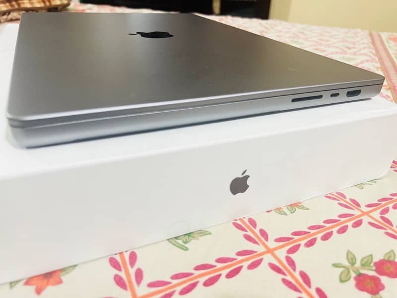 Macbook pro  with M1 Chip (late 2021) 16.2 inch