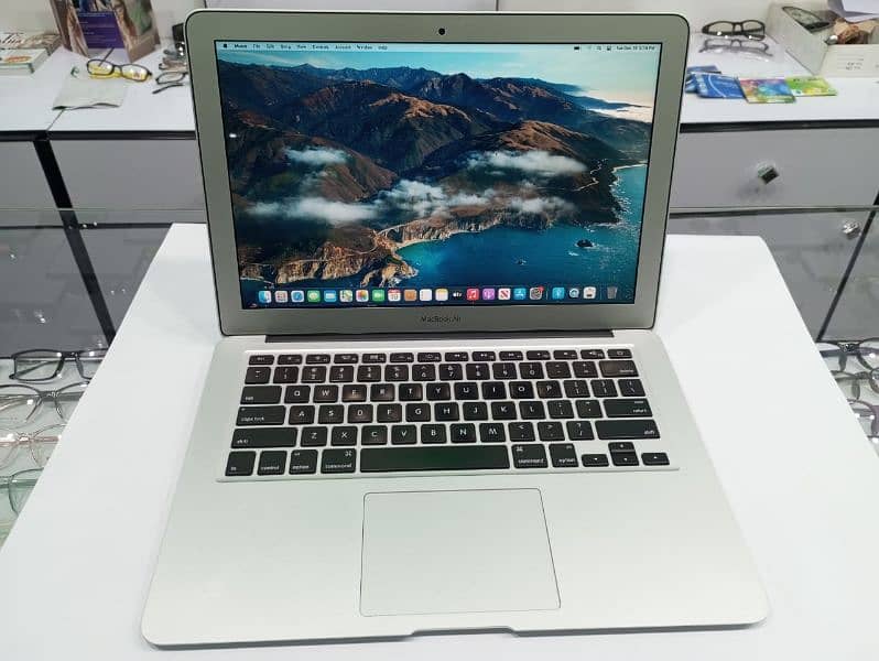MAC BOOK AIR I7 FOR SALE