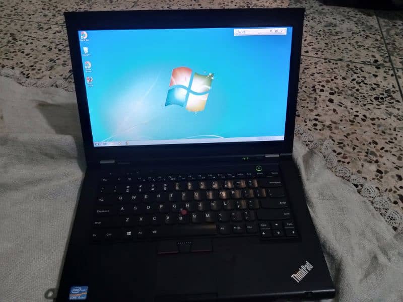 core i5 3rd (gen) 4ram 298 HDD lenovo thinkpad (t430) original charger
