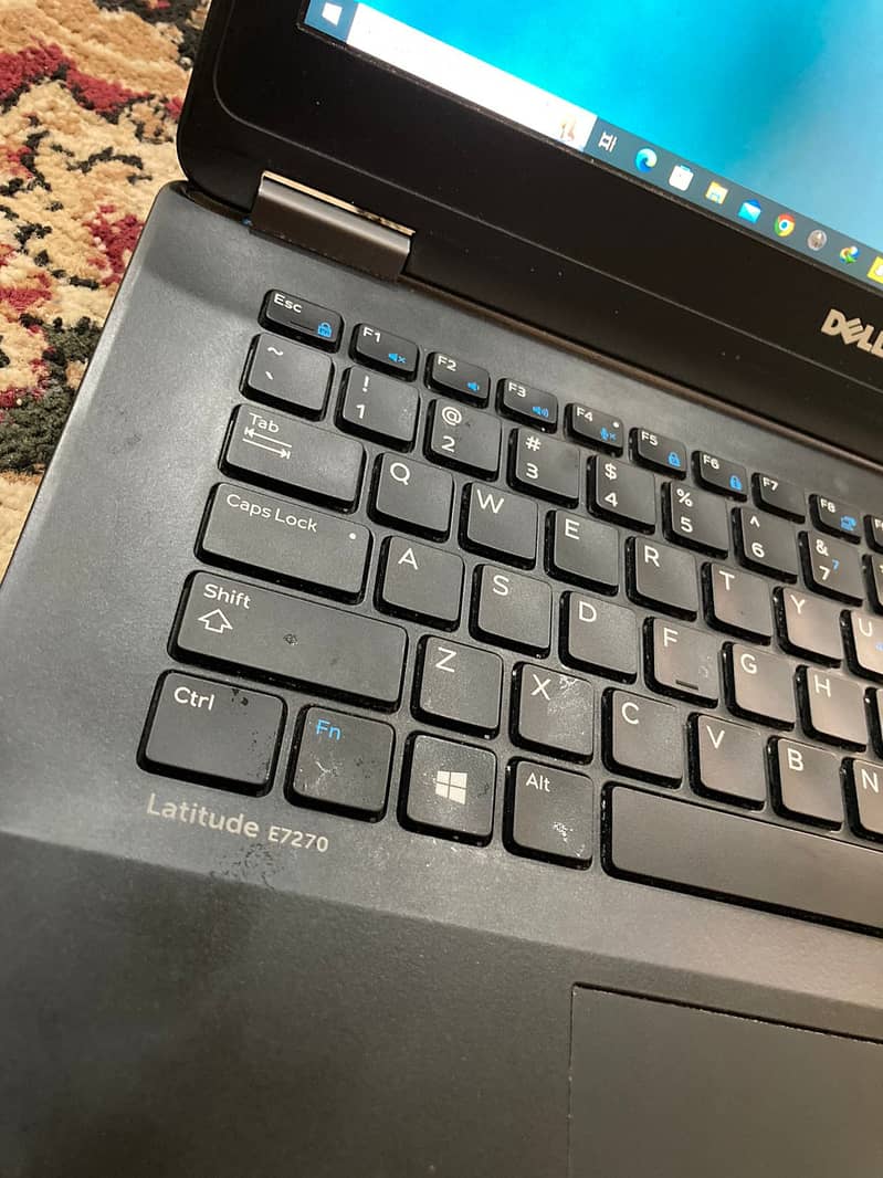 dell corei5 6th generration latitude e7270 8gb 256 ssd