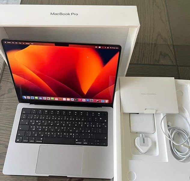 Apple MacBook Pro M1 Apple MacBook air M1 core i7 i5